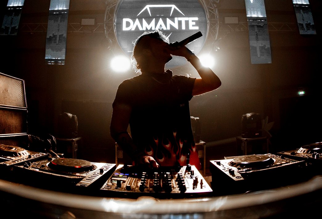Domani su Smash The House esce “On Sight”, il nuovo singolo di Andrea Damante