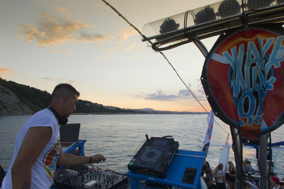 Wave Music Boat in diretta streaming
