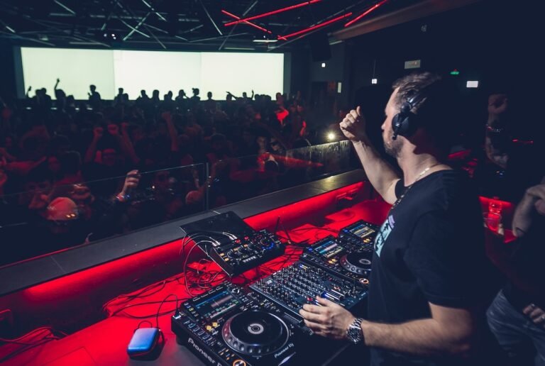 All’Amnesia Milano in console Hamilton e Storm 
