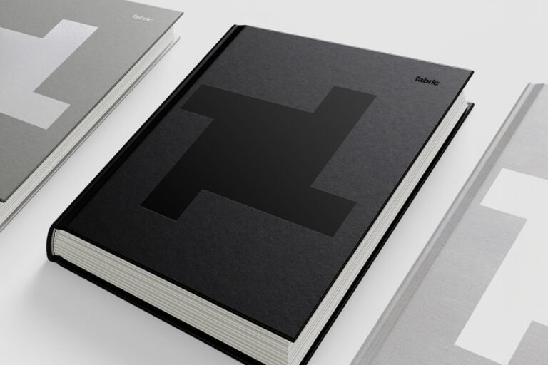 fabric, un libro ed un artwork per il suo 25esimo