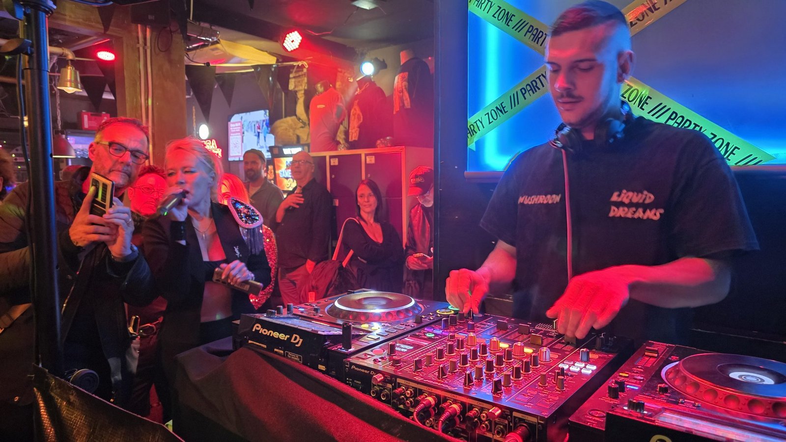ADE balla a ritmo di House Stars ed Extradate